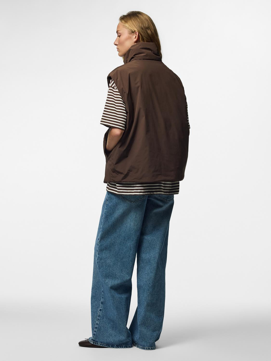 model_shot-back